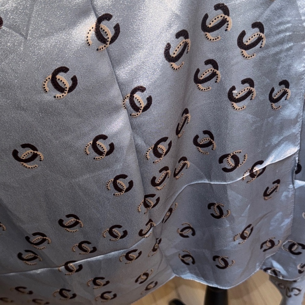 Elegant Silver Patterned Shawl - Picture 4 of 16